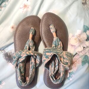Stylish And Comfortable Sanuk Yoga Mat Sandals
